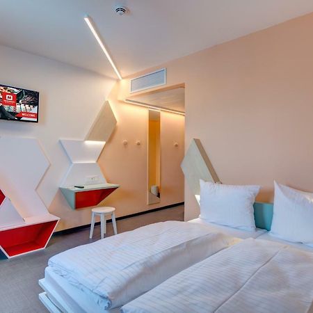 Meininger Hotel Heidelberg Hauptbahnhof エクステリア 写真